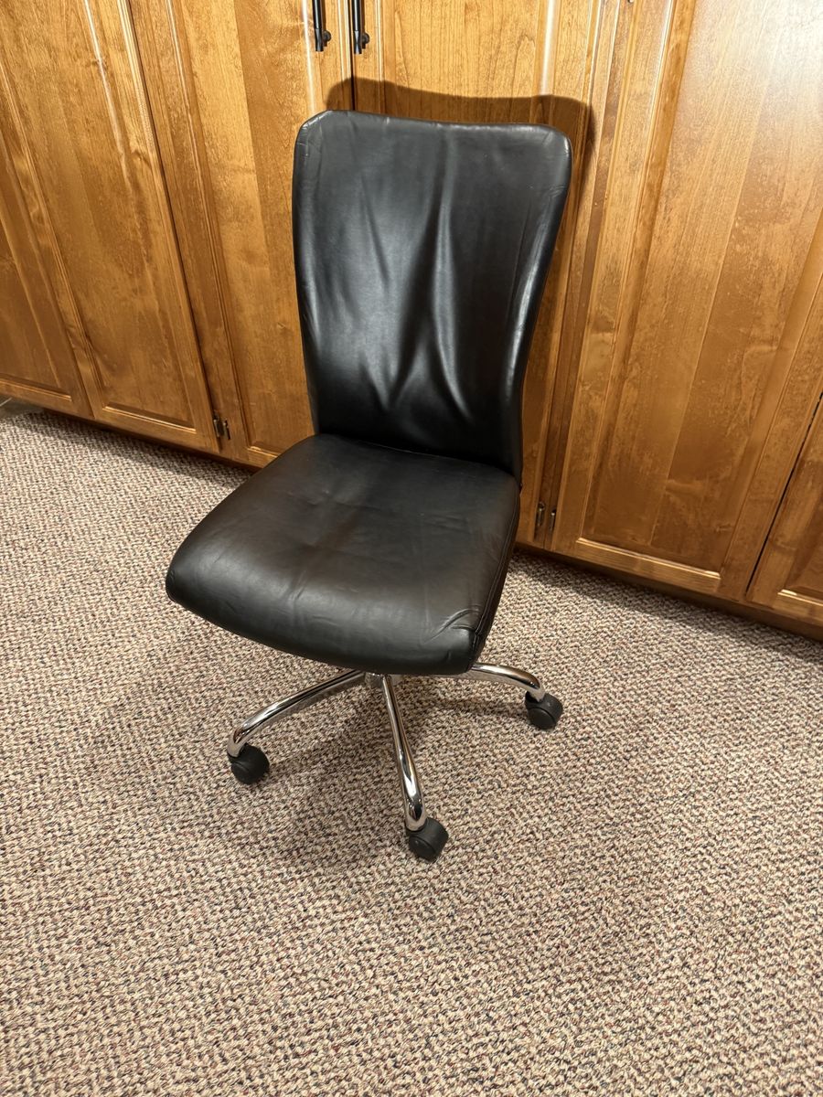 Black High-Back Faux Leather Office Chair – Chrome Rolling Base