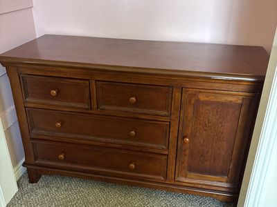 Beautiful dresser, chest of drawers