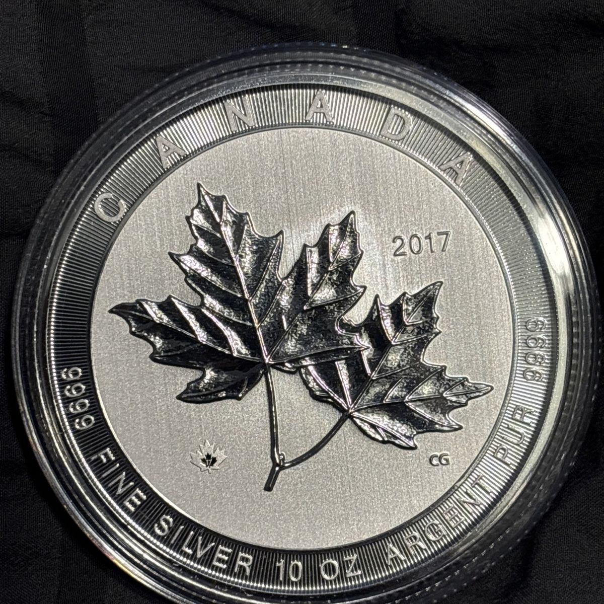 2017 Canada $50 10 oz Silver Maple Leaf in Capsule