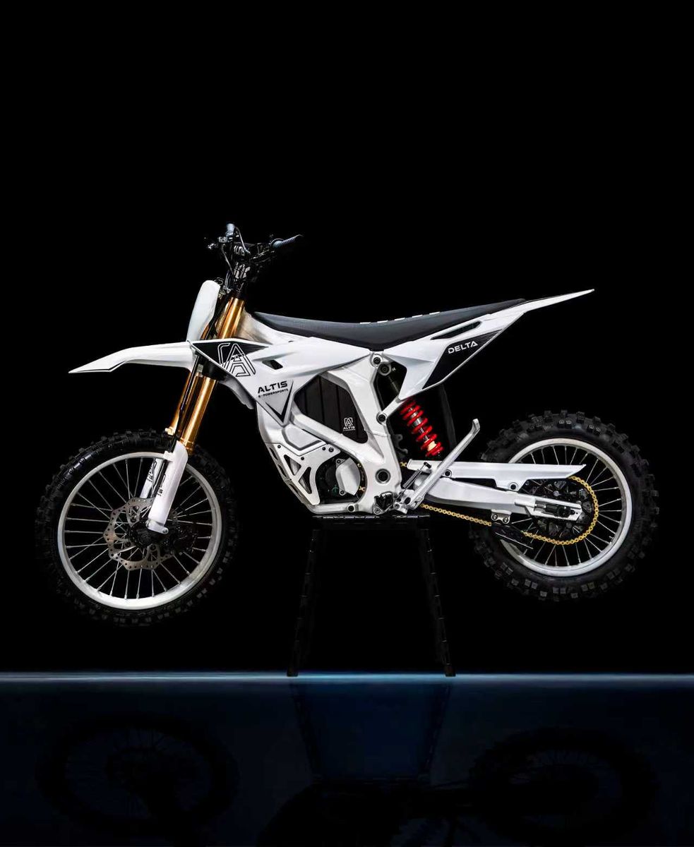 Altis Delta Ghost S White $2,999*