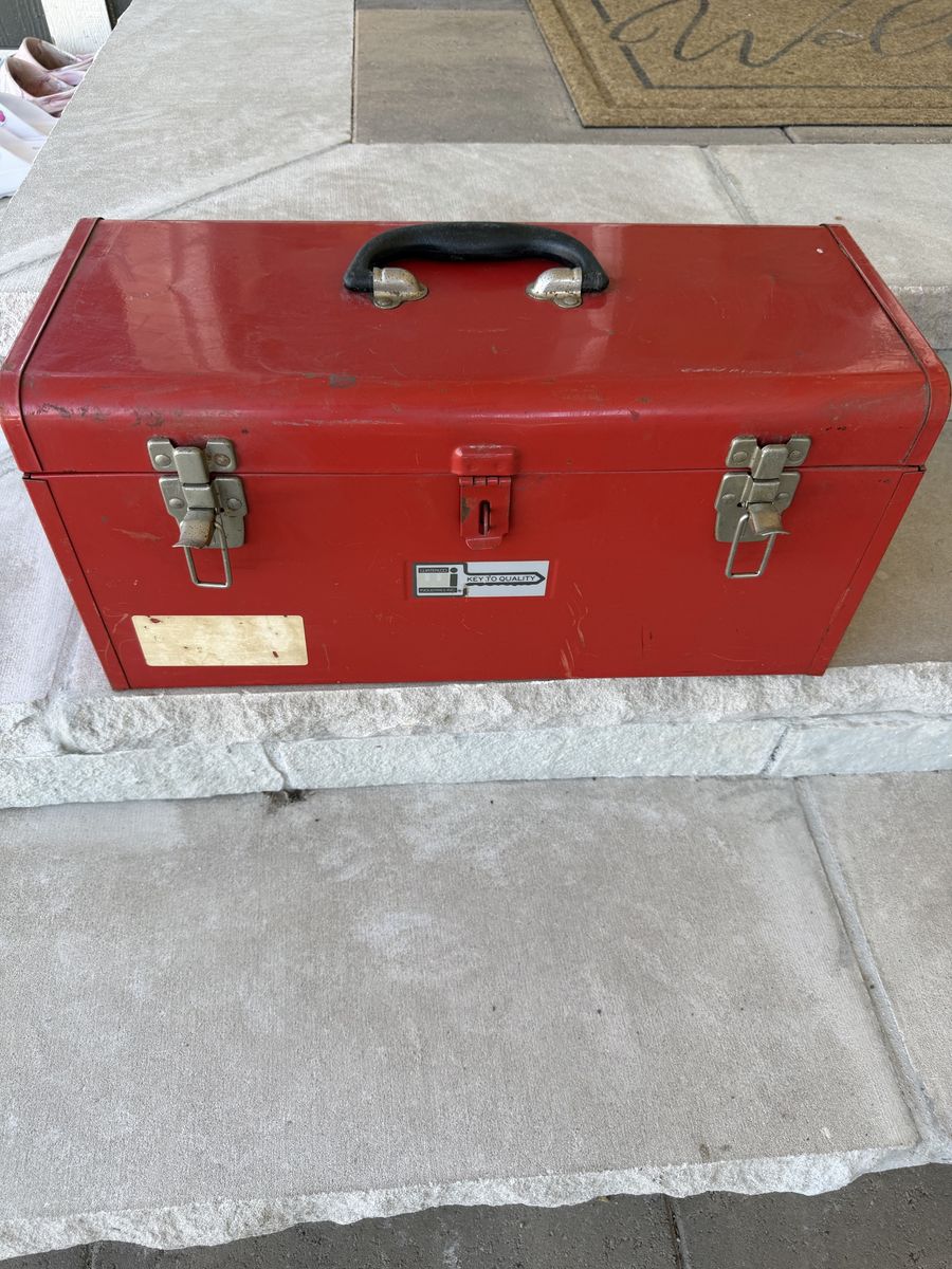 Vintage Red Metal Tool Box with Removable Tray - Durable Storage Chest for Tools & Hardware