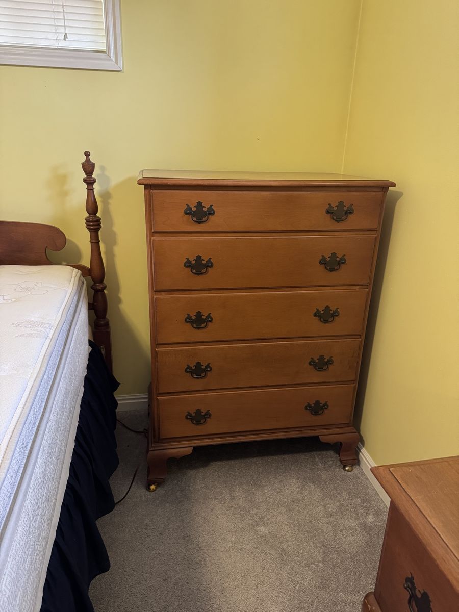 Classic Wooden 5-Drawer Dresser/Chest - Traditional Design