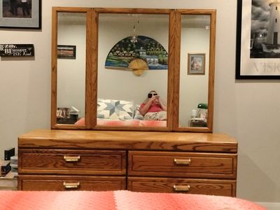 Dresser w/ mirror (pick up or local delivery)