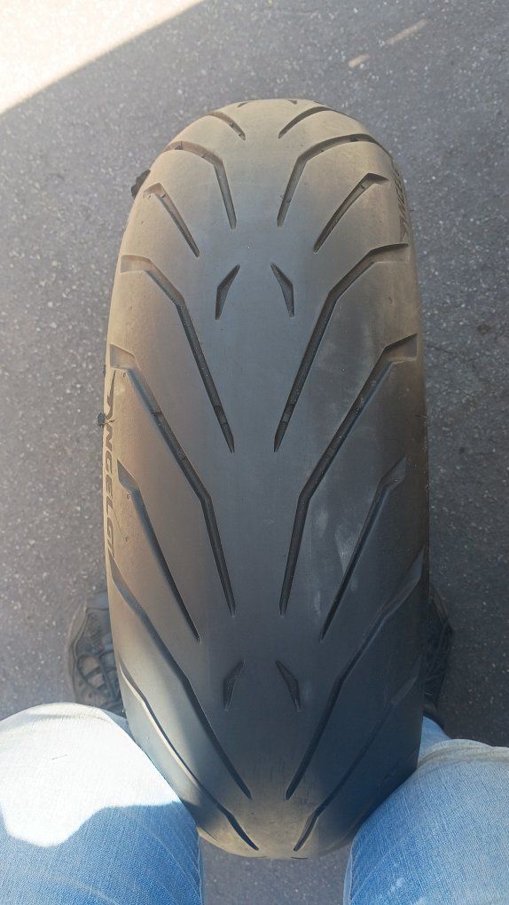 * Nice 180/55ZR17 Rear Motorcycle Tire *