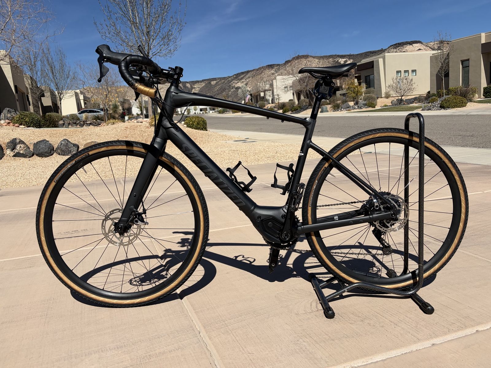 Specialized Gravel / Adventure E - Bike + Uogrades