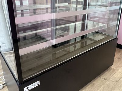 Avantco Refrigerated Display Case