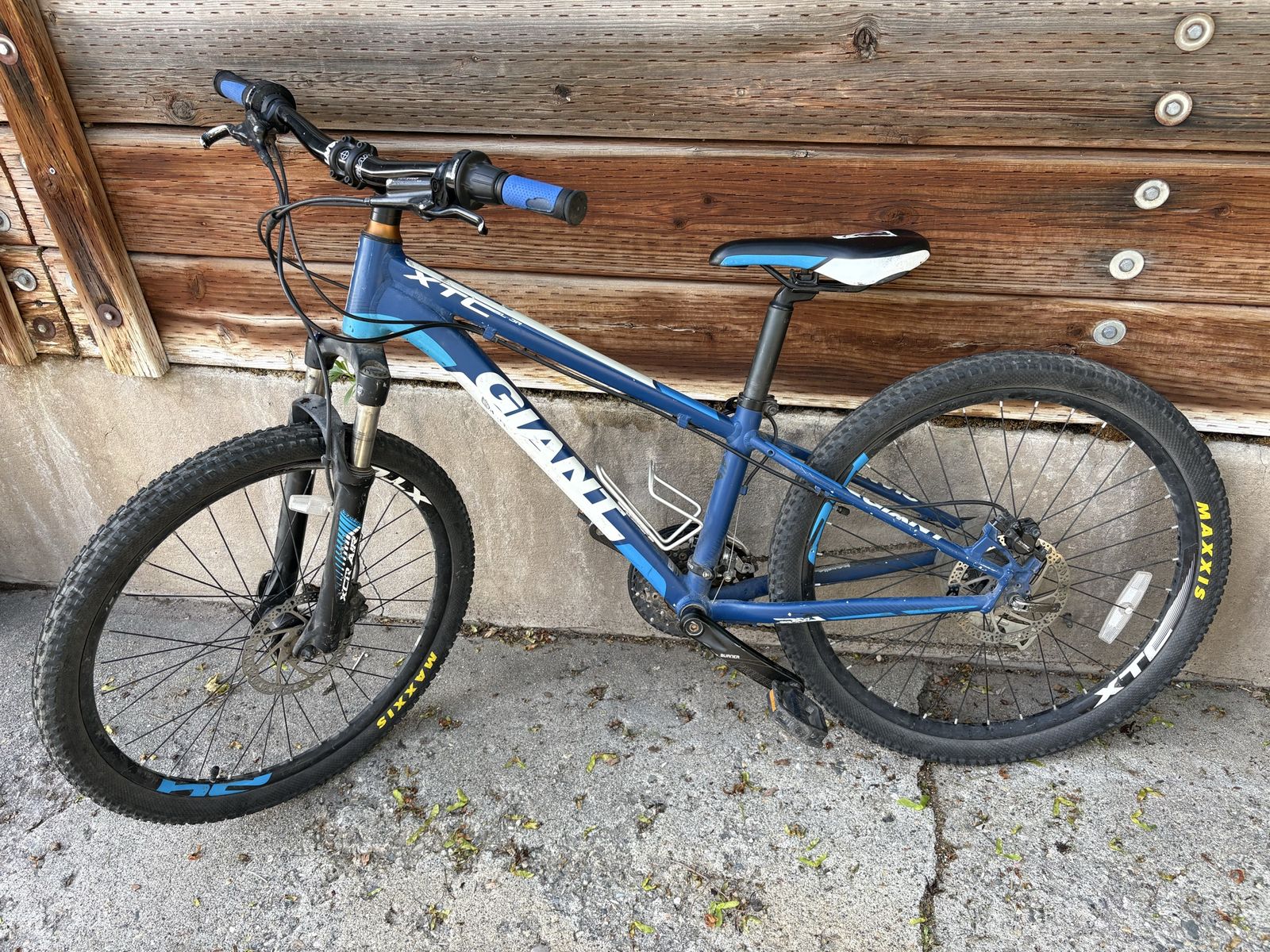 Giant aluminum kids bike