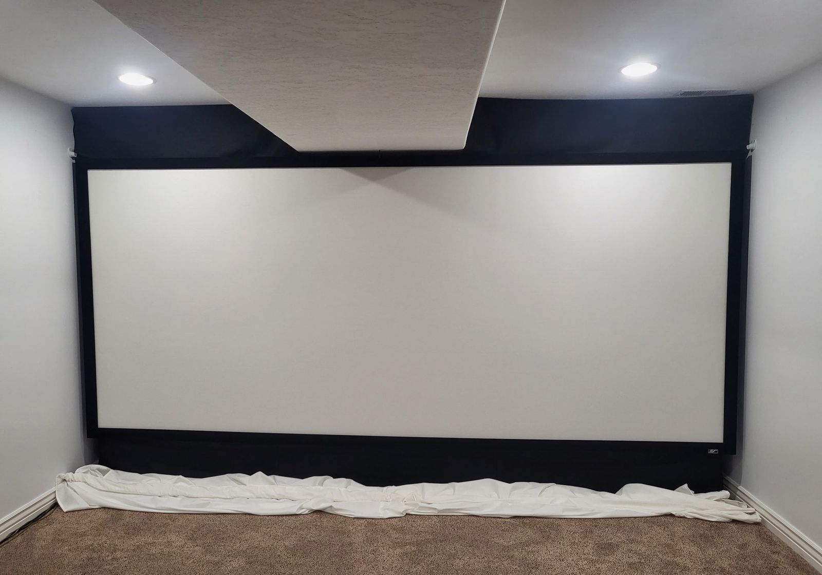 Elite Projector Screen