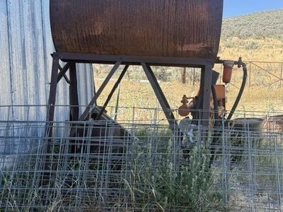 Fuel tank with stand and hose