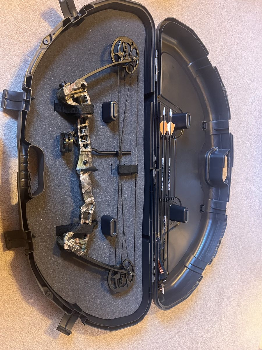 Barnett Vortex Hunter G3 hunting bow, hard case, practice arrows, arm guard + thumb trigger