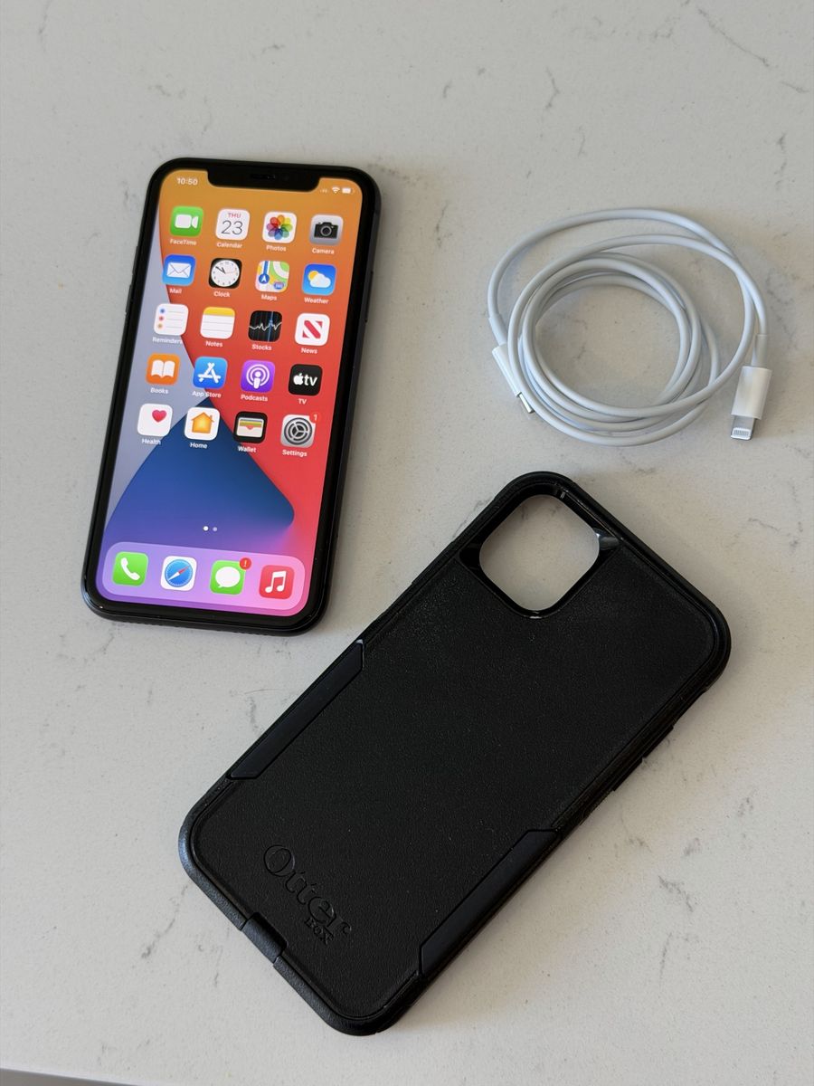 Apple iPhone 11 - 128GB - Graphite (Unlocked) with OtterBox Case