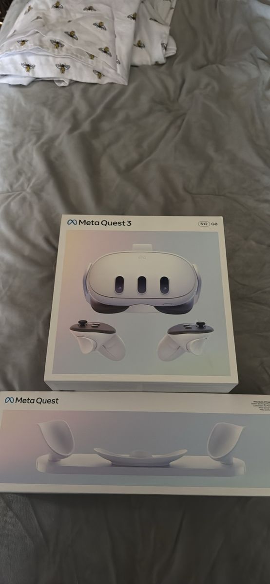 Meta quest 3 and charging stand