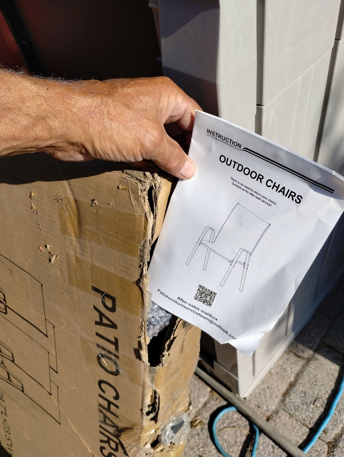 set o 4 patio chairs  100$ --150 assembled  BLUE