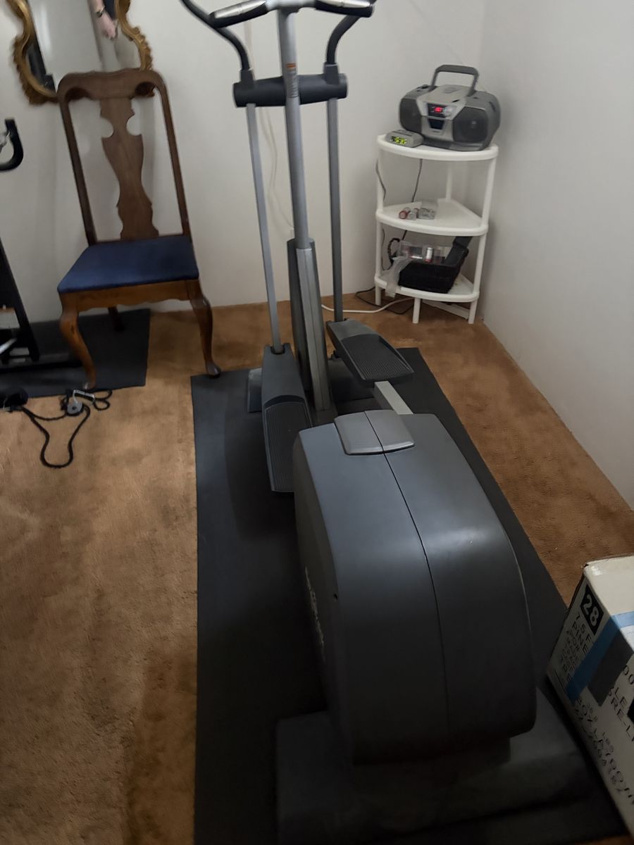 Precor EFX 5.25 Elliptical Trainer - Grey, Smooth Cardio Workout