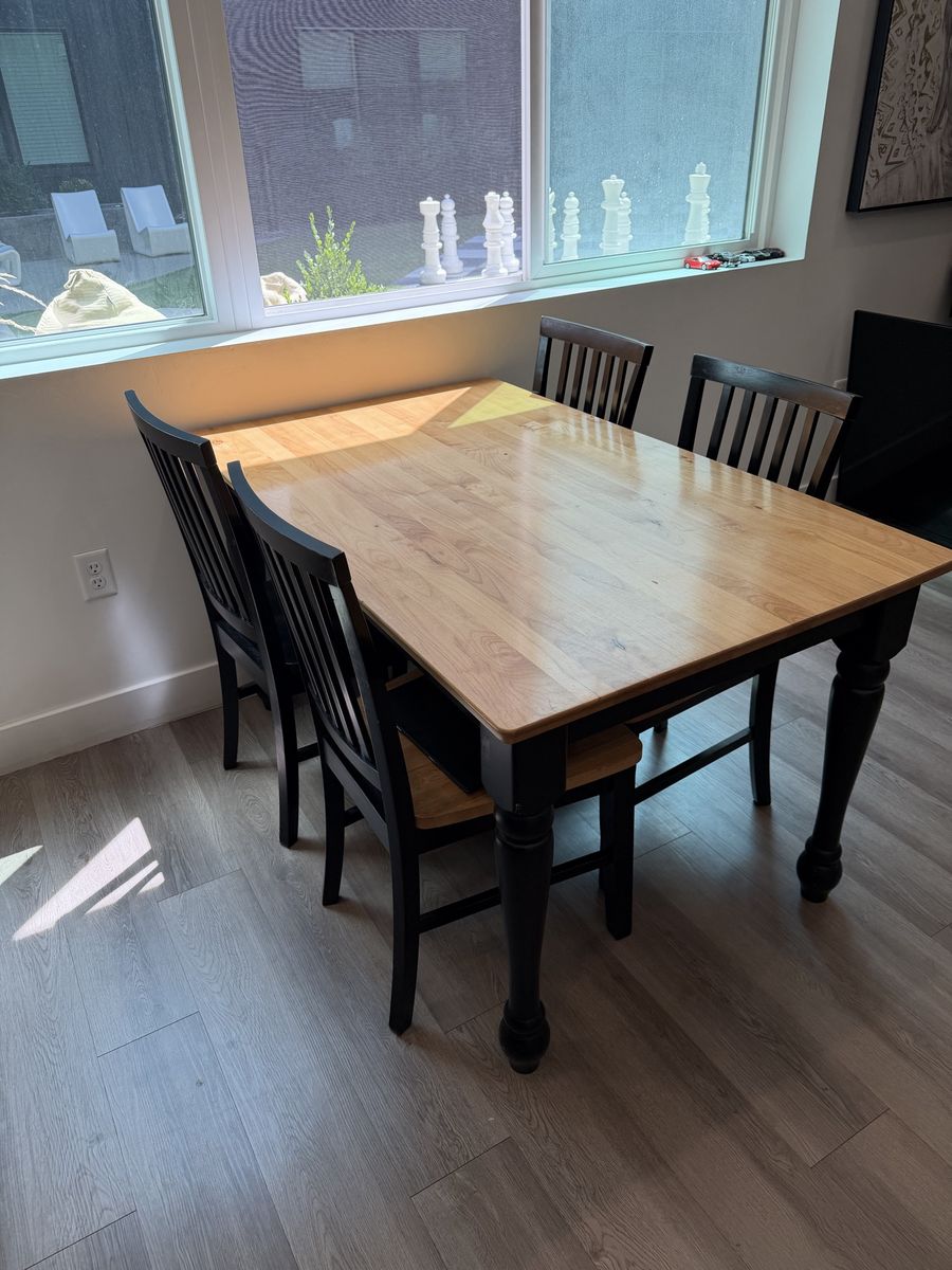 Wooden Dining Table with Black Turned Legs and Matching Chairs