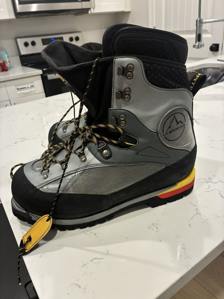 Mountaineering/Ice Climbing Boots