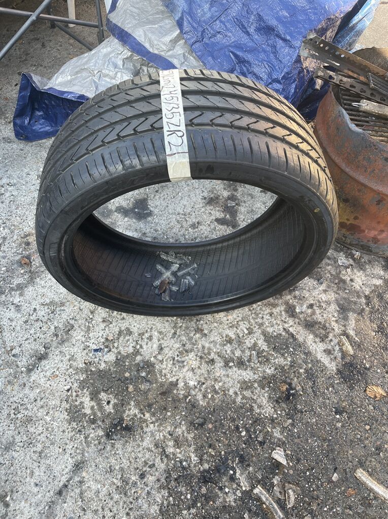 245/35/21 NEW LEXANI TIRE