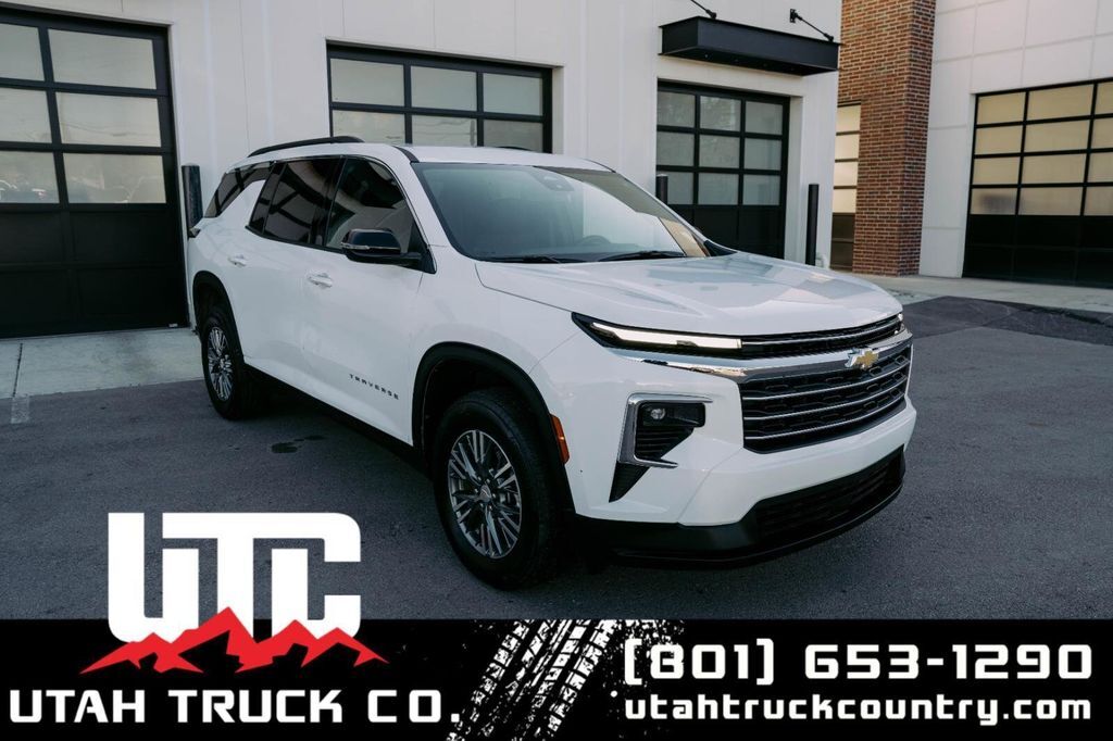 2025 Chevrolet Traverse LT