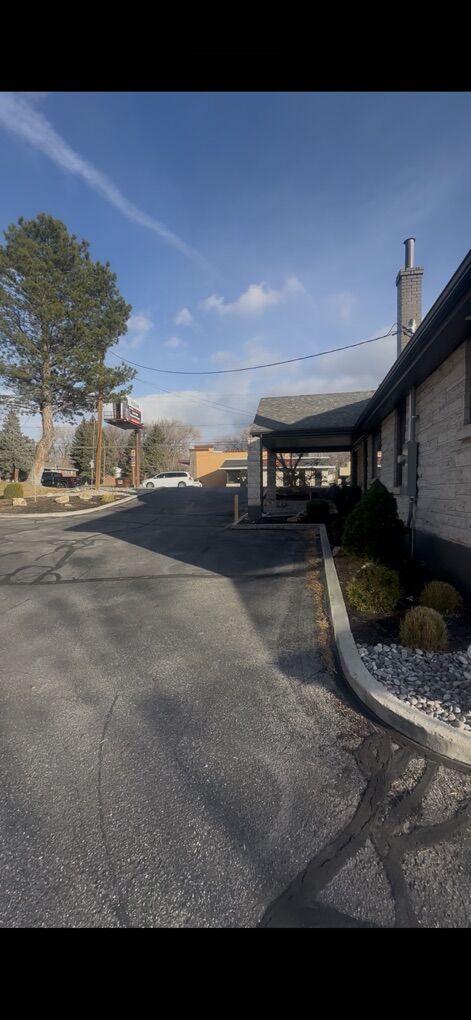 Prime Commercial Space in Heart of Holladay