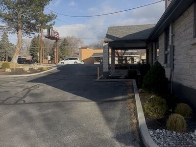 Prime Commercial Space in Heart of Holladay