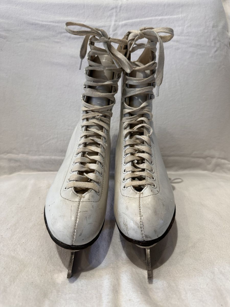 Hyde women’s size 7–7.5 white figure skates