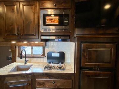 New 2025 Elite 5 Horse Gooseneck Trailer Aluminum Build, 8' Hayrack, Premium