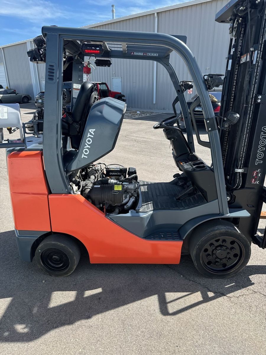 UTAH'S USED FORKLIFT HEADQUARTERS/ 2021 TOYOTA 8FGCU30 / LOW HOURS