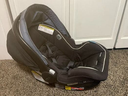 Baby car seat (Graco brand)