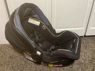 Baby car seat (Graco brand)