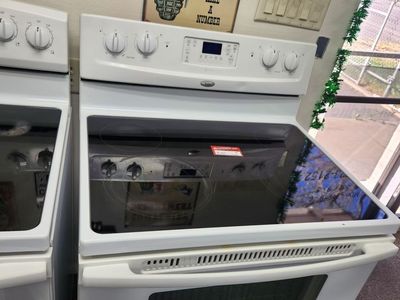GREAT WHIRLPOOL WHITE GLASS TOP RANGE! W-WARRANTY