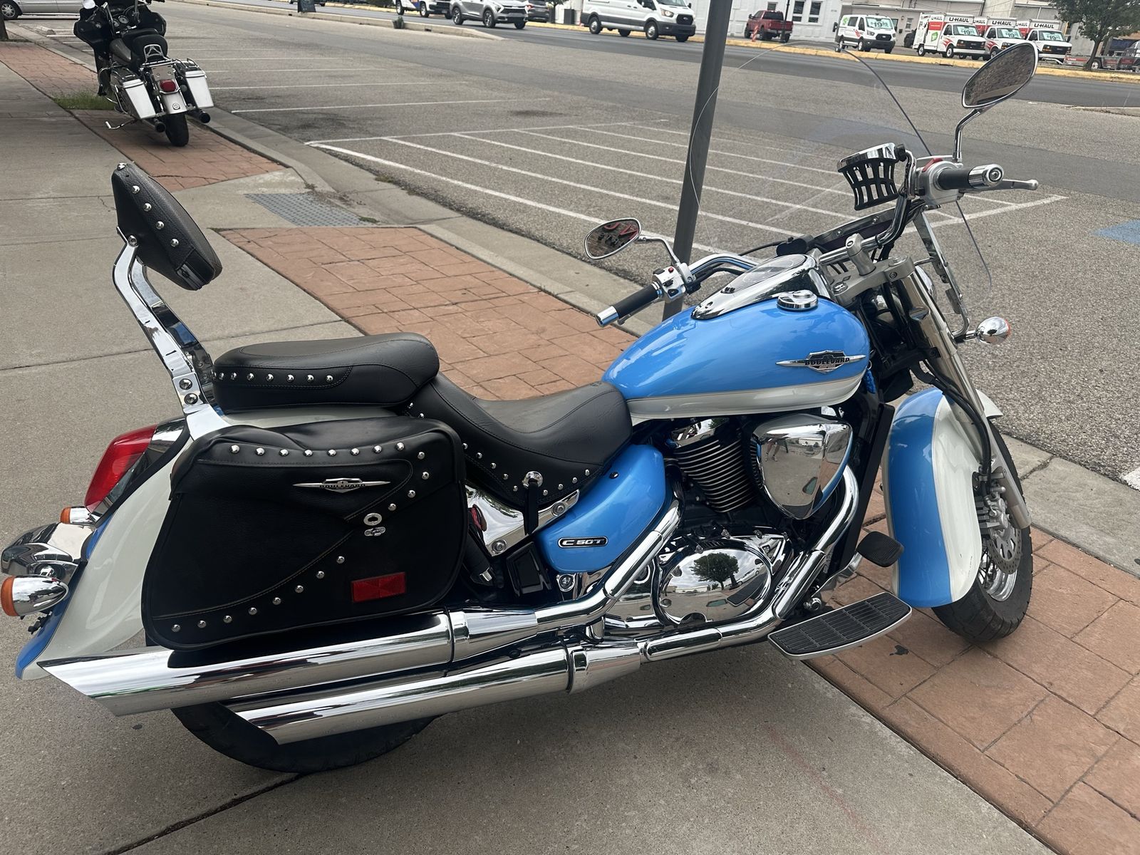 Suzuki Boulevard C50T Cruiser Motorcycle - Blue/White Two-Tone with Saddlebags & Windshield