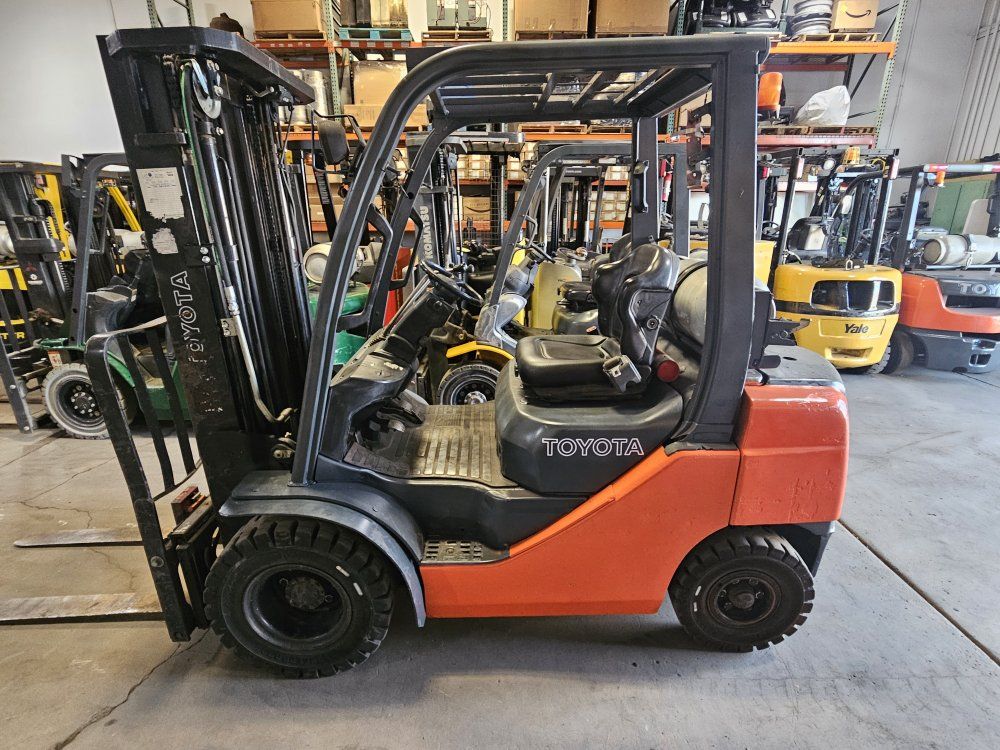 2014 5000lb Toyota Solid Pnematic 1661hrs