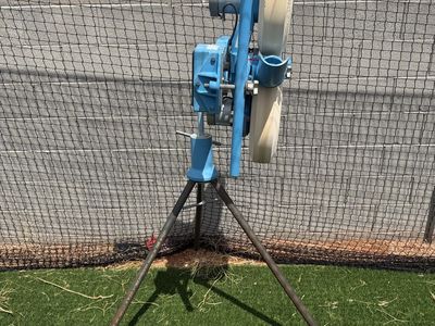 JUGS baseball/softball Pitching Machine!!