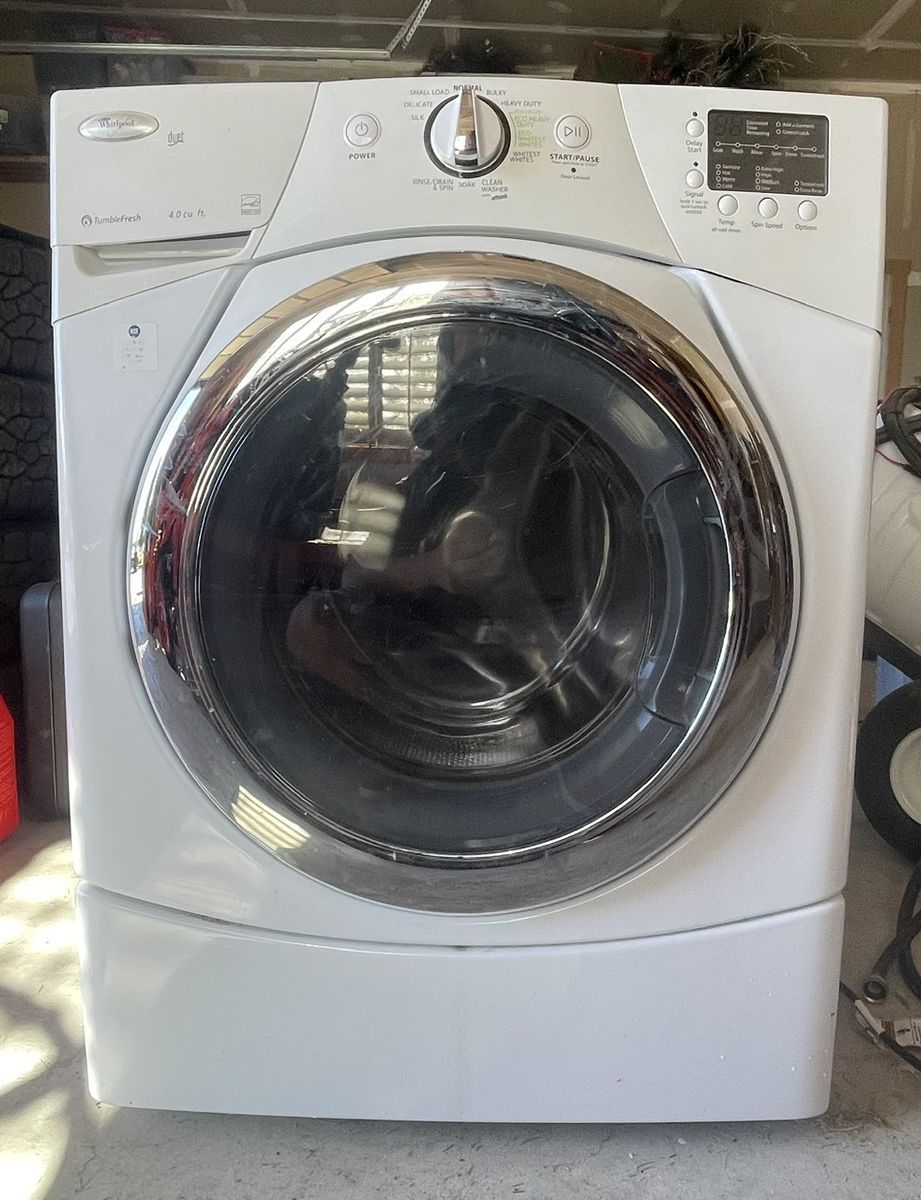 White Whirlpool Duet Front Load Washer 4.0 cu ft Electric TumbleFresh