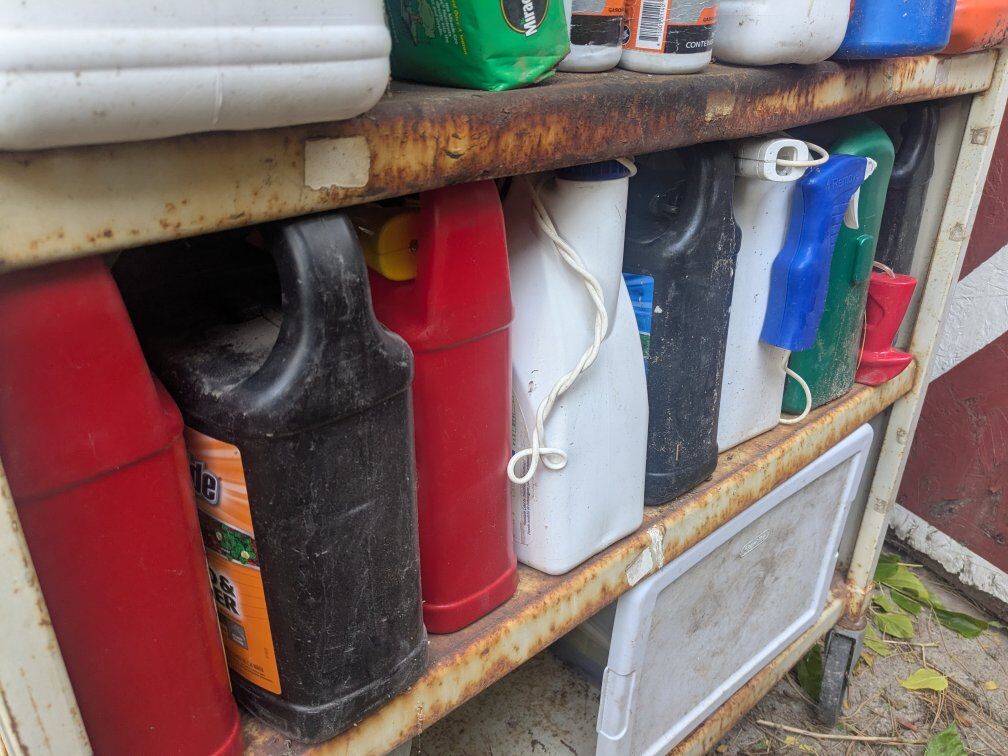 17 jugs Roundup weed sod grass killer insecticide