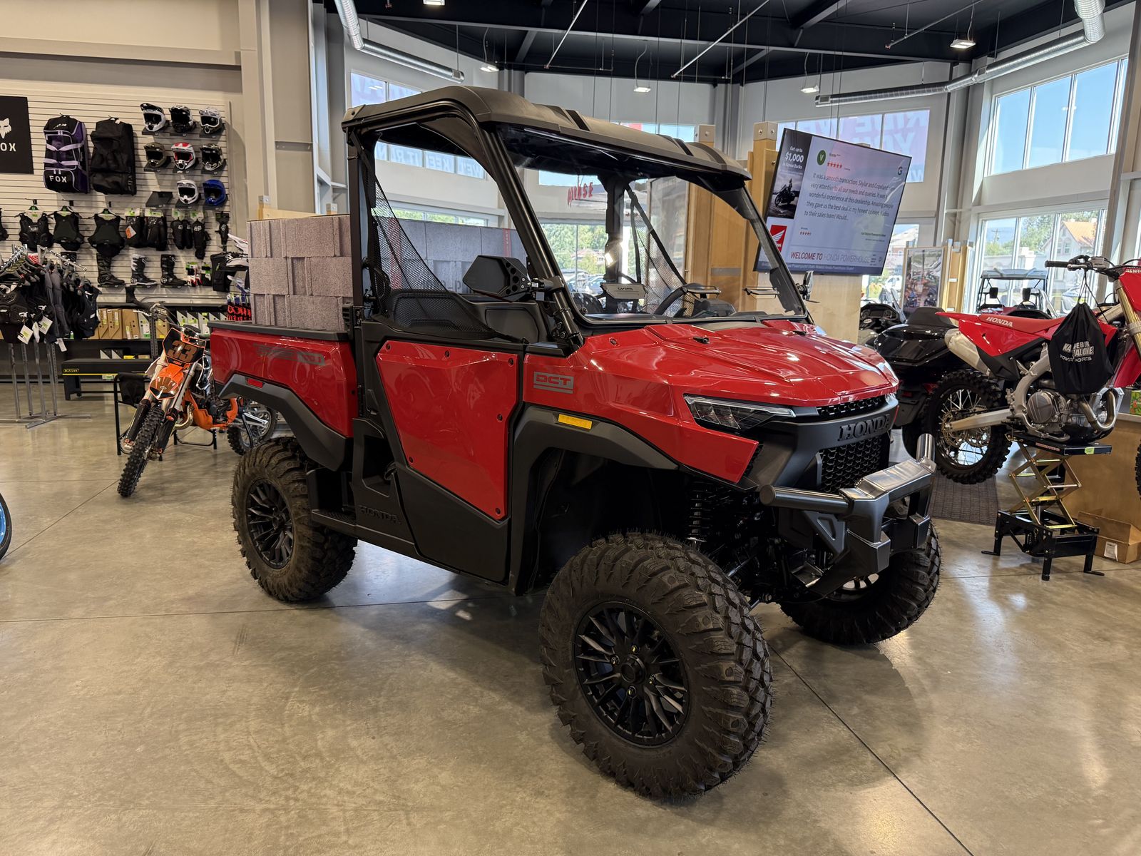 2026 HONDA PIONEER 1000 DELUXE Hero Red - H00982