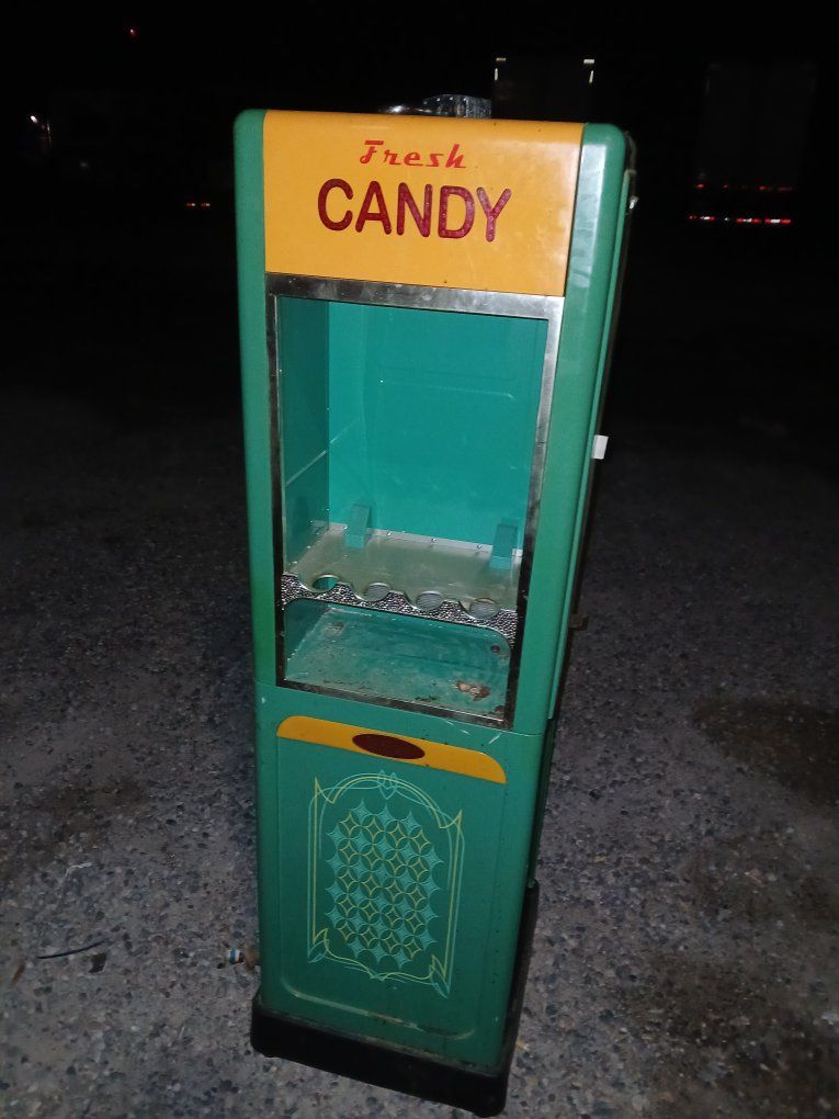 Vintage Vending Machines - Fresh Candy & Popcorn (2 Units)