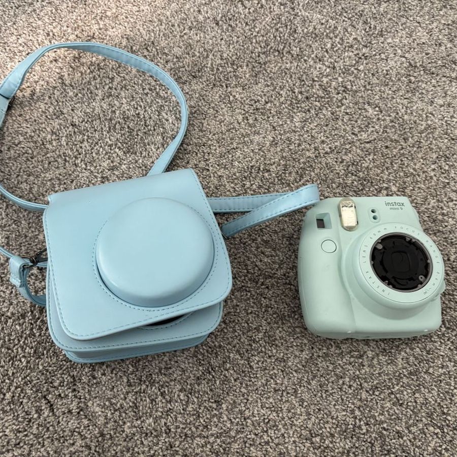 Fujifilm Instax Mini 9 Instant Camera with Case