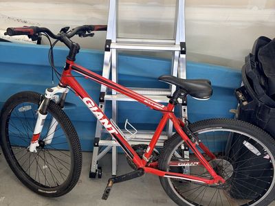 Giant Boulder mountain bike - 26” tires (frame size 18”)