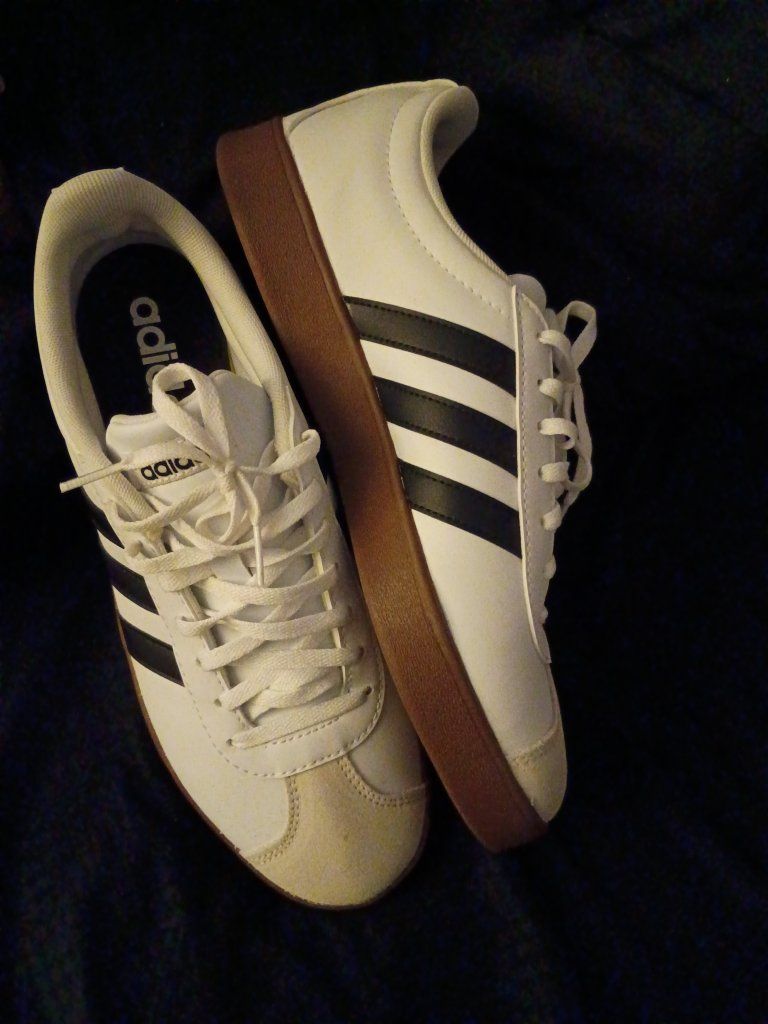 Adidas Women's Court shoes Brand New - NEVER USED!
