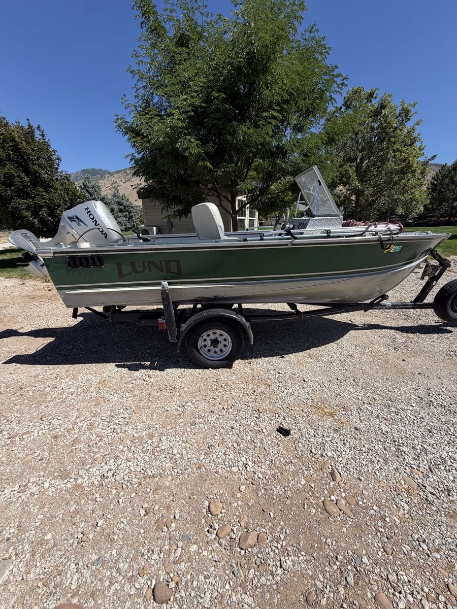 Lund Aluminum 16 foot Fishing Boat with Honda 2011 50hp 4-Stroke and Trailer and more 9500 OBO shoot me a offer price negotiable