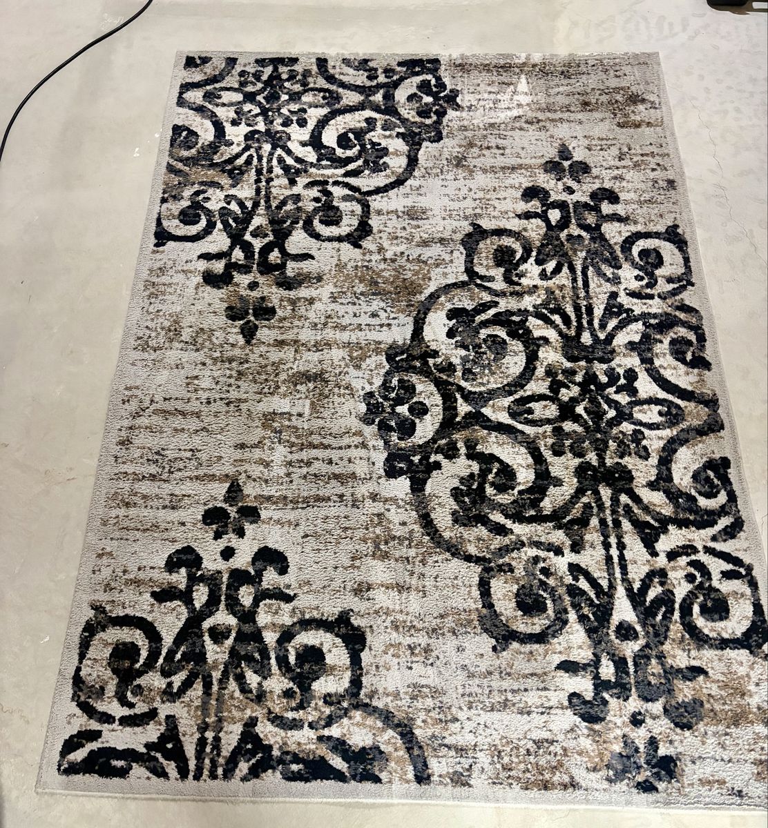 Area Rug - 5’ x 7’