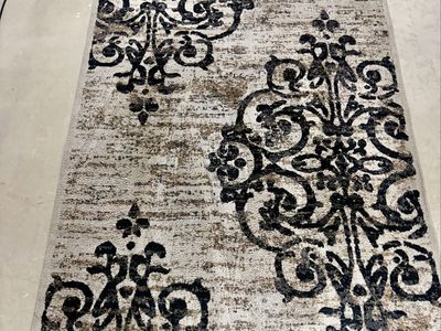 Area Rug - 5’ x 7’