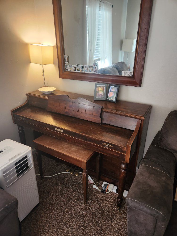 Baldwin Vintage Upright Piano