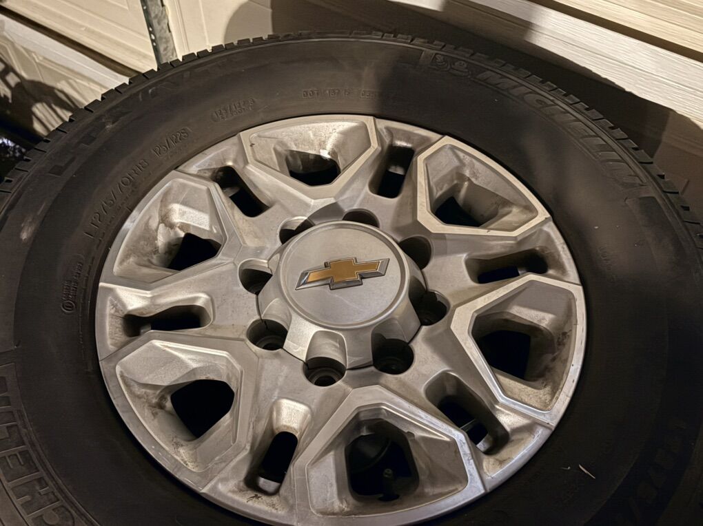 stock Rims And Tires For 2020-2025 Chevy 2500-3500