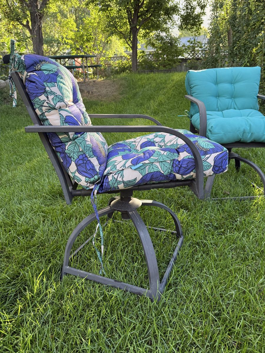 Set of 4 Outdoor Patio Swivel Chairs with Floral and Teal Cushions