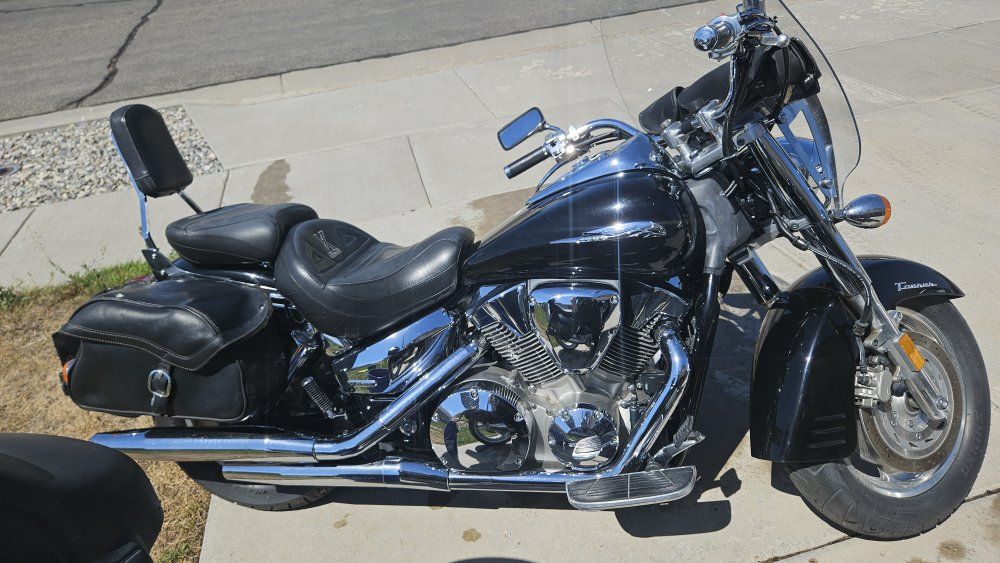 2008 Honda VTX 1300 Custom Cruiser Motorcycle - Black, Used, Saddlebags, Windshield