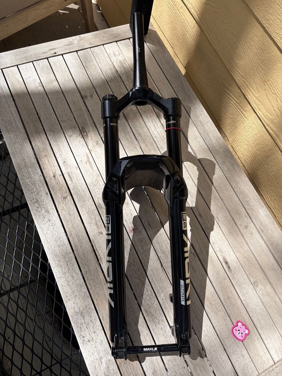 RockShox Lyrik 29 Ultimate Charger 3 w/ buttercups 29 160mm