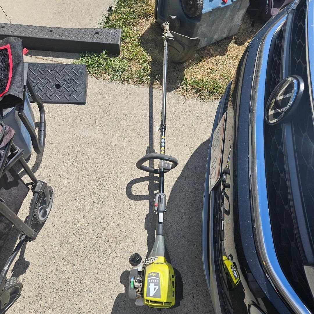 RYOBI GAS POWERED TRIMMER