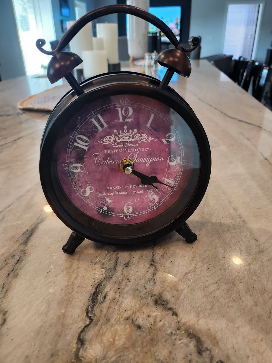 Metal table clock 